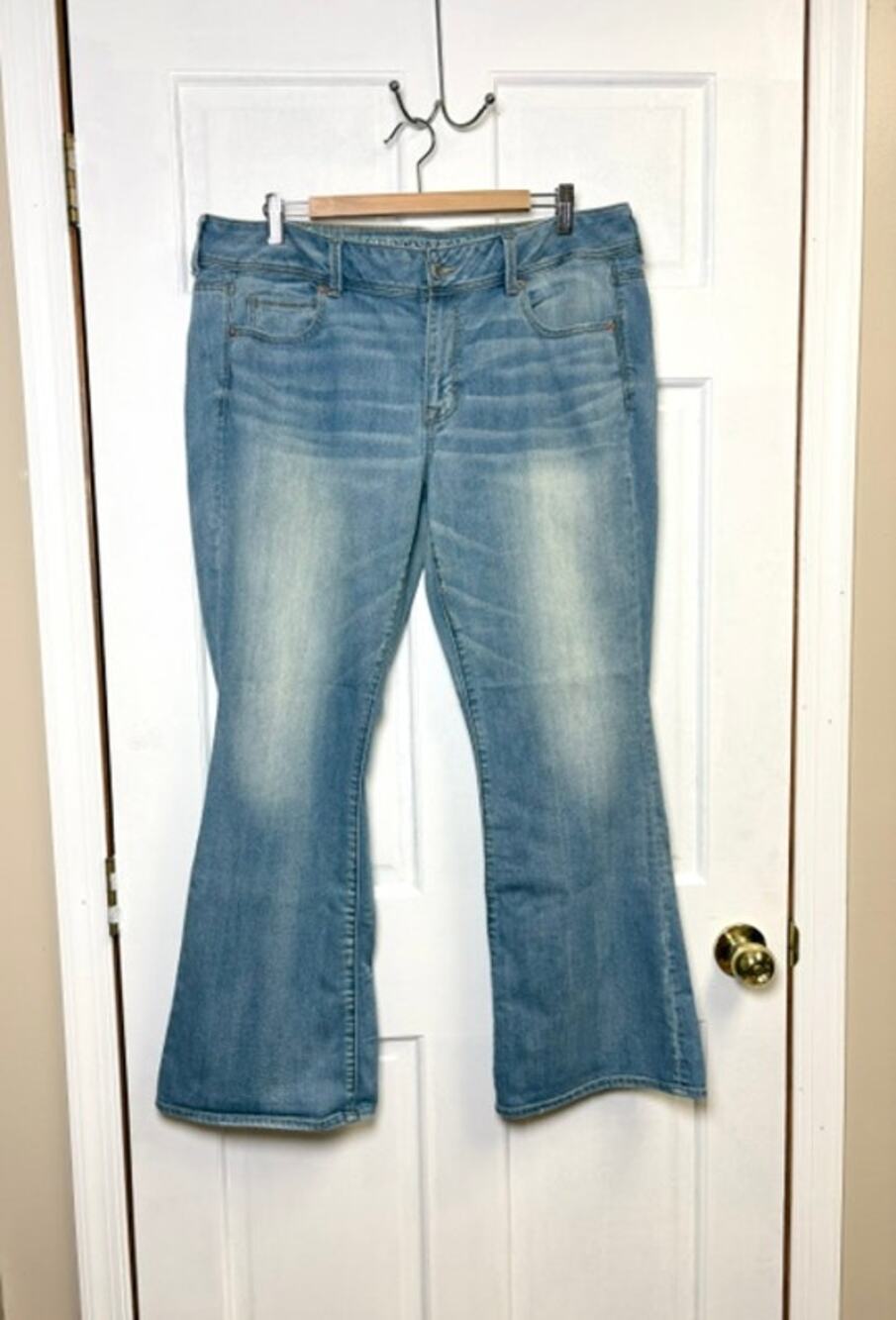 American Eagle Kick Boot Jeans Size 16 Short Blue Light Wash Stretch Denim - Picture 1 of 11